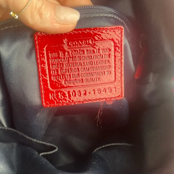 Coach Poppy RARE Flower Applique Patent Leather Bucket Bag - Picture 3 of 15